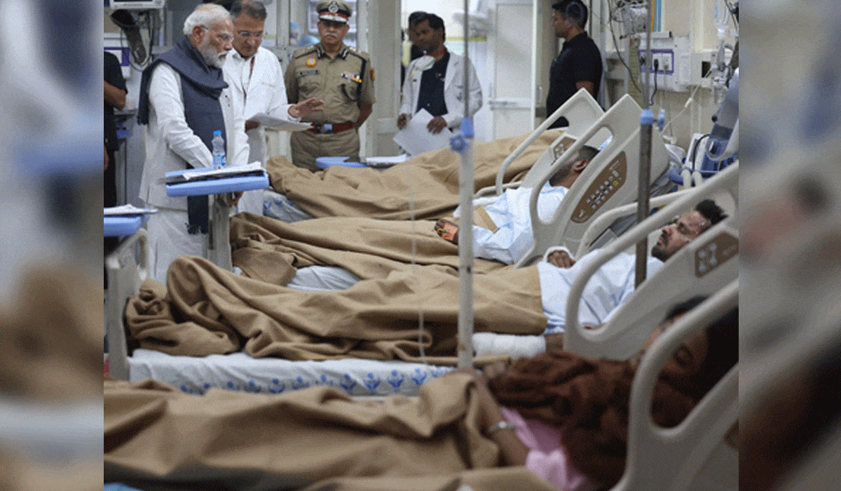 PM Modi meets survivors of Delhi blast at LNJP Hospital