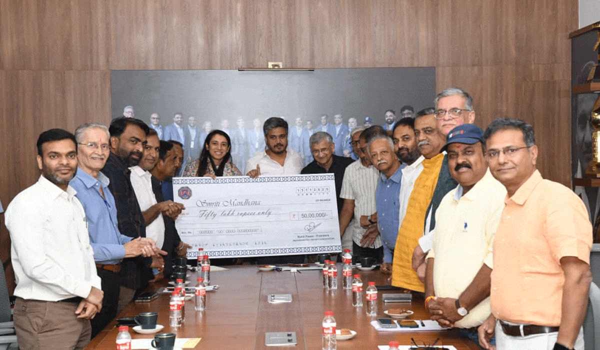 Maharashtra Cricket Association felicitates Smriti Mandhana with Rs 50 lakh award