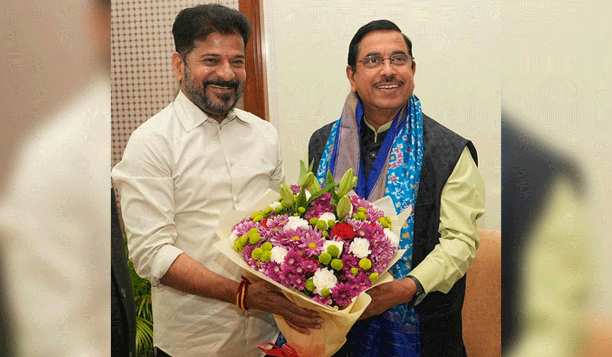 CM Reddy moots free fine rice scheme across the country on Telangana model