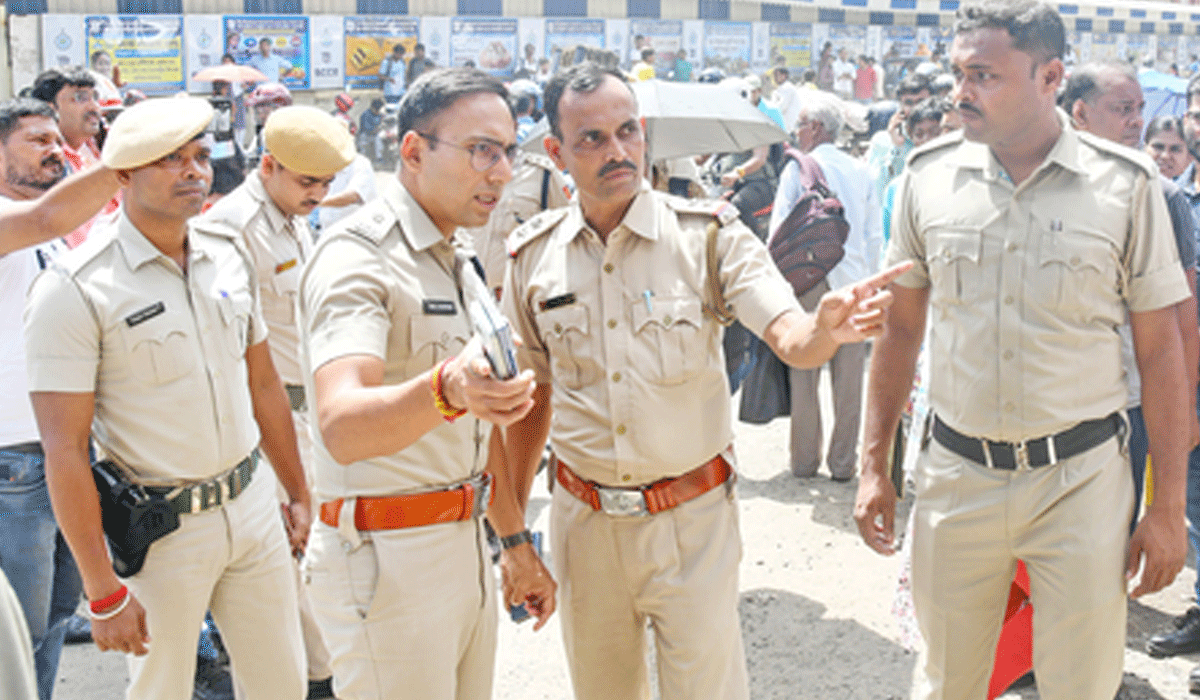 Bengal police bust fake birth-death certificate racket, Kolkata couple arrested