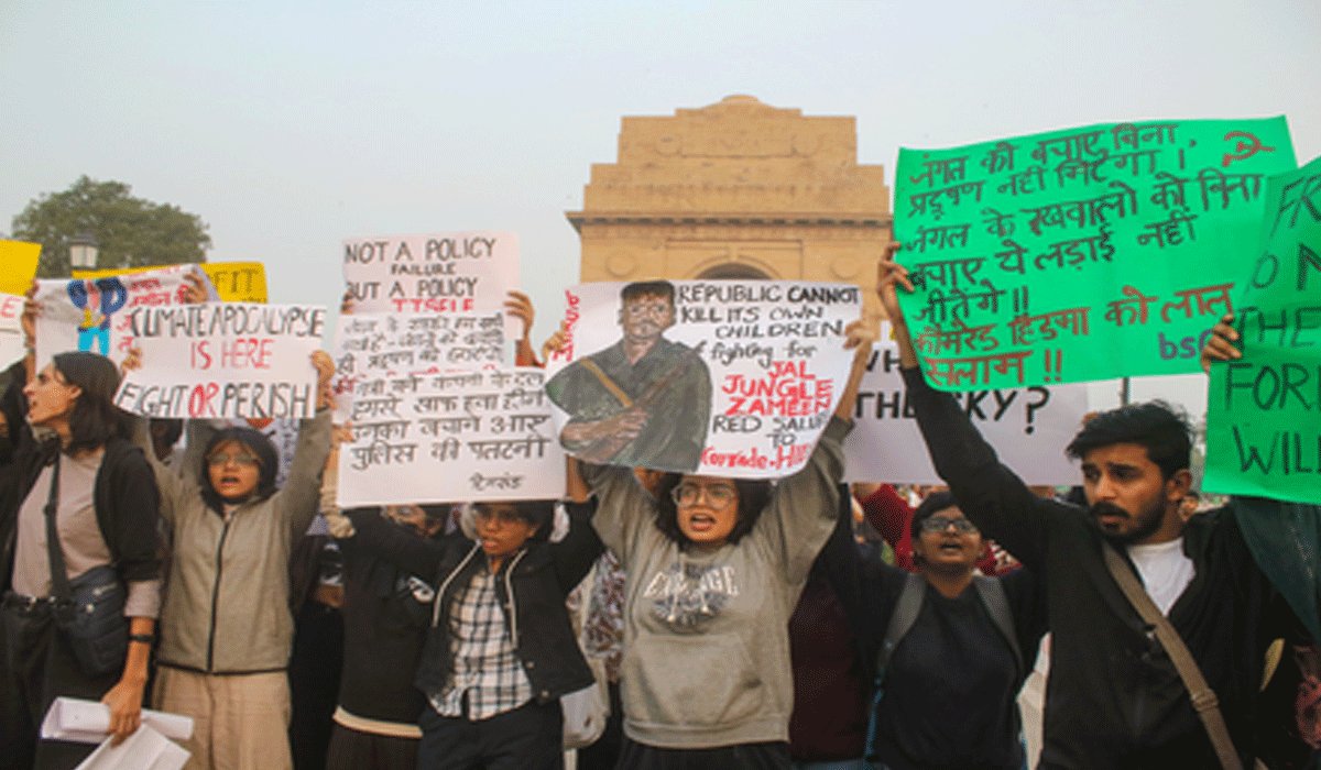 Delhi pollution protest: 22 detained after pepper spray chaos at India Gate
