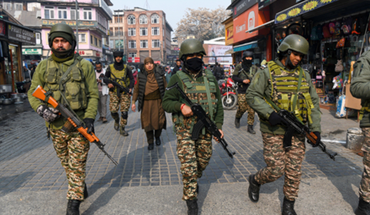 J&K Police & CRPF carry out searches in Srinagar's Lal Chowk
