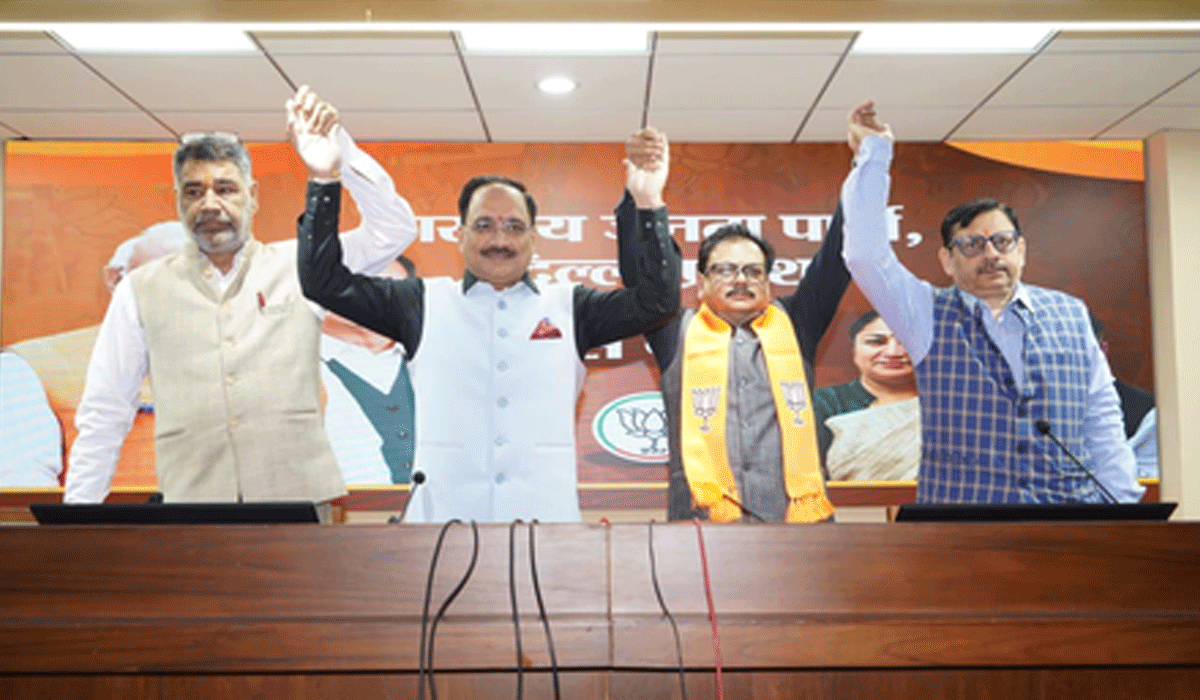 AAP’s two-time MLA Rajesh Gupta joins BJP on eve of MCD bypolls