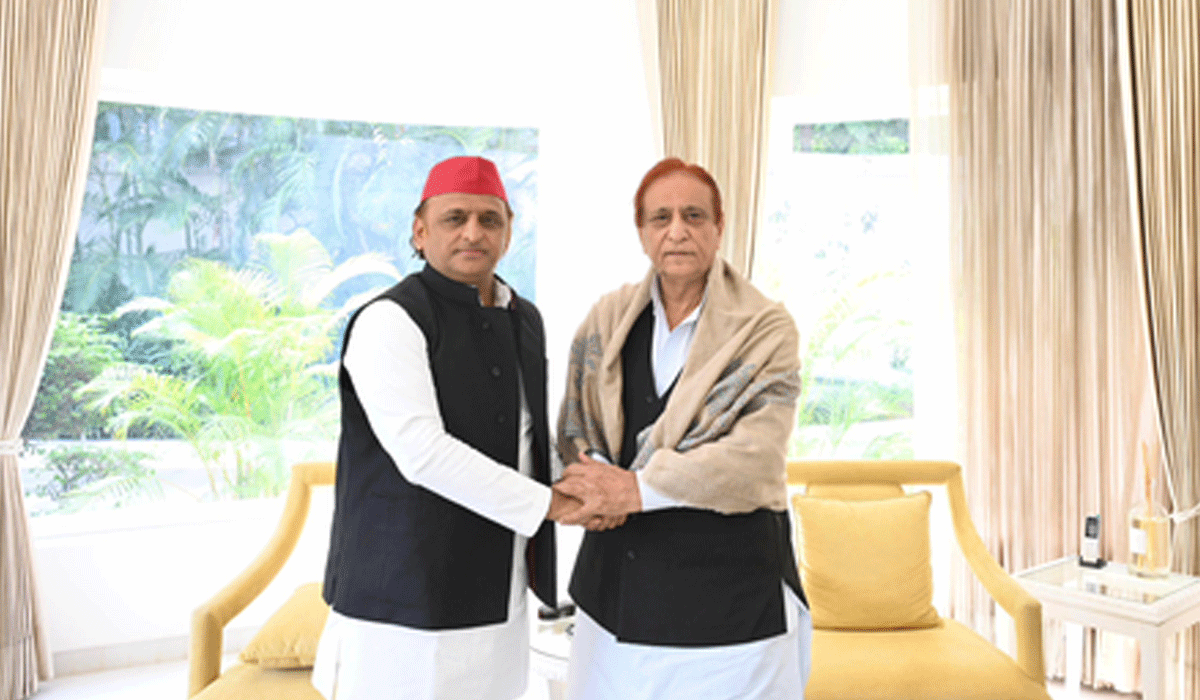 Azam Khan meets Akhilesh Yadav in Lucknow, sparks political buzz