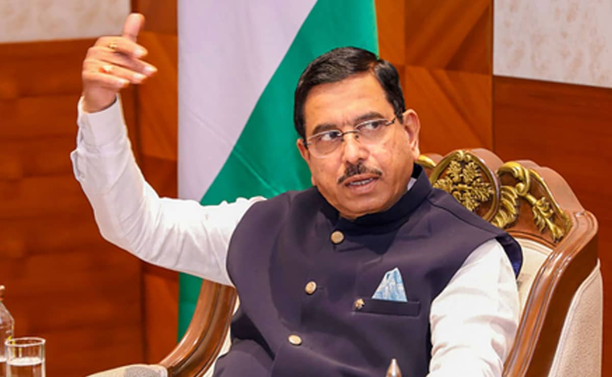 Karnataka govt misled sugarcane farmers: Union Minister Joshi tells CM in letter