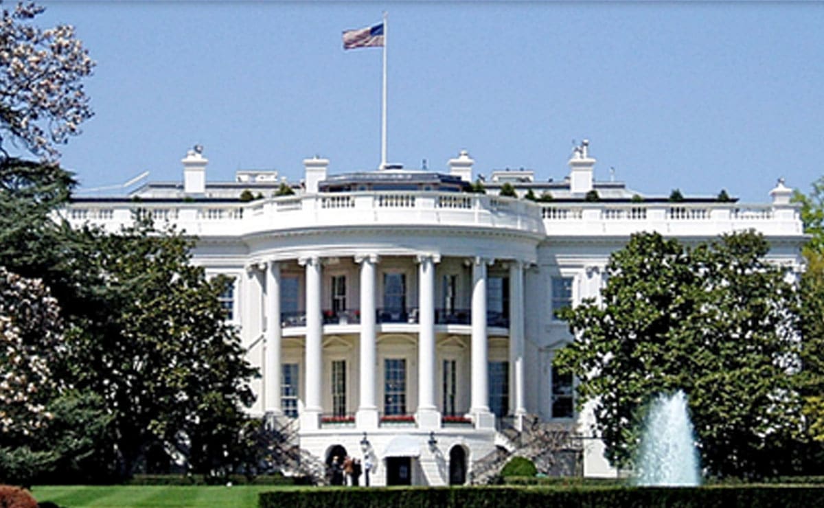 US Senate passes bill to reopen government, awaits House approval