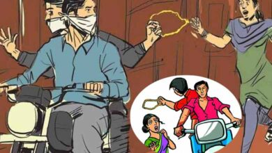 The staff of RC Puram police station and CCS, Madhapur Zone, apprehended a robbery accused involved in a gold chain snatching case under the jurisdiction of Ramachandrapuram PS.