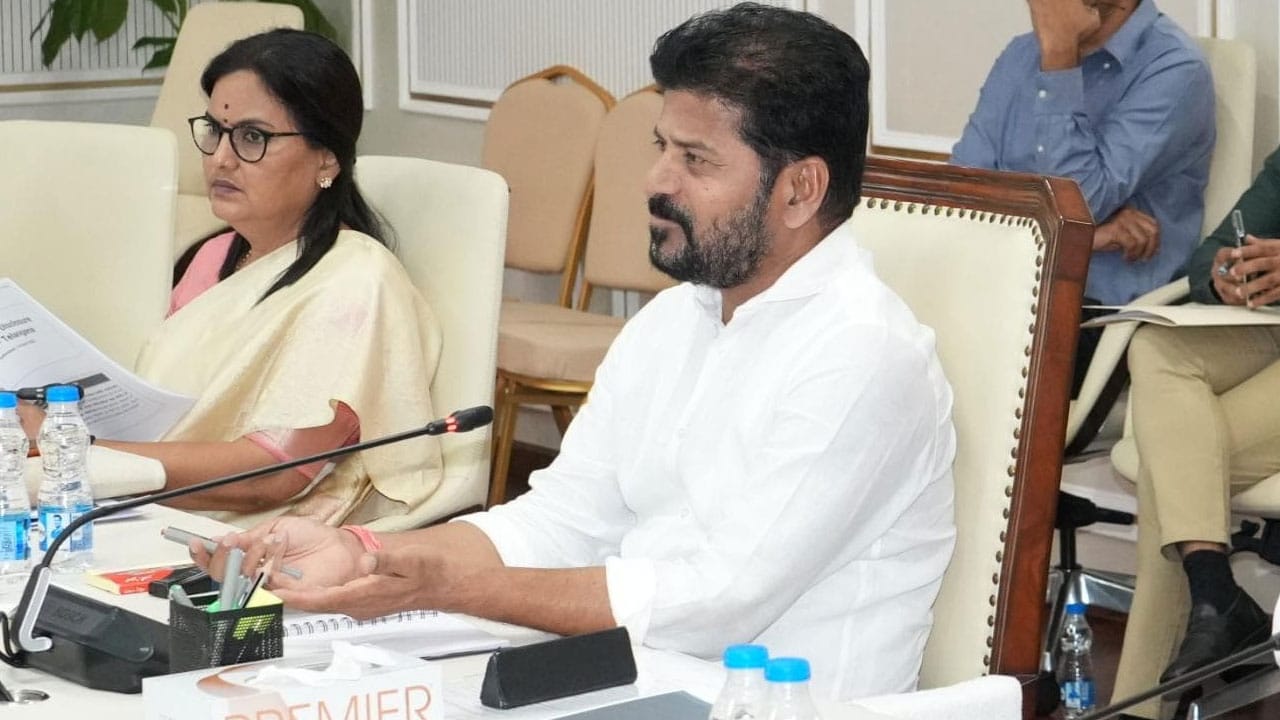 Telangana Govt Announces ₹15,000 DBT Relief for Cyclone Montha-Affected Households