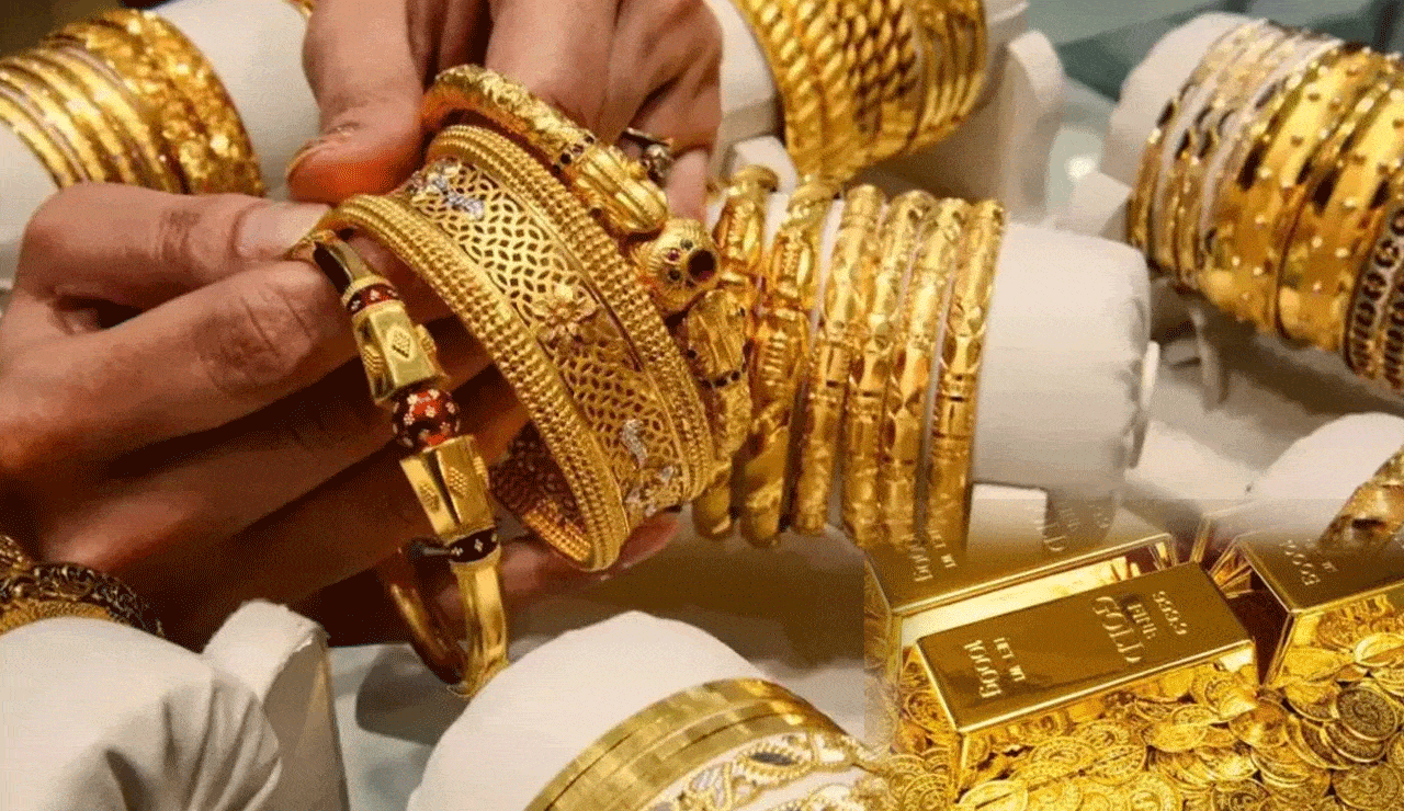 Gold gains from 1-week low as dollar declines amid peak wedding season demand