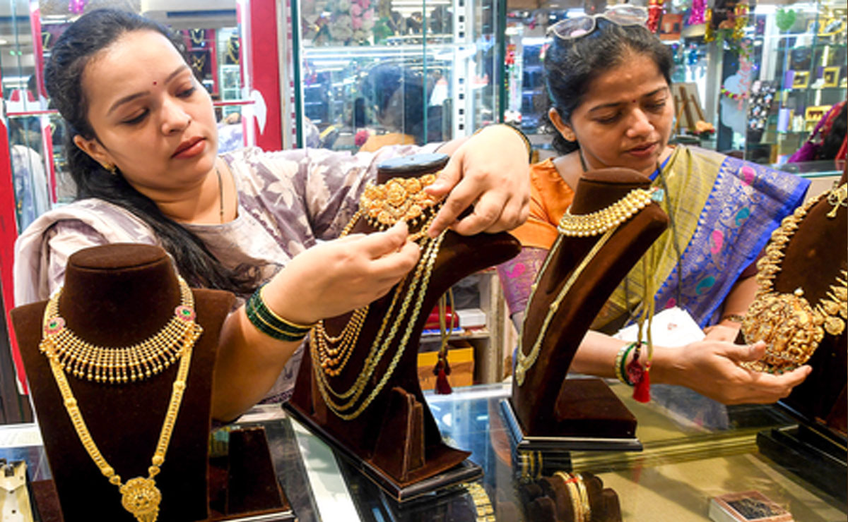 Gold, silver prices dip on MCX ahead of US Fed meeting