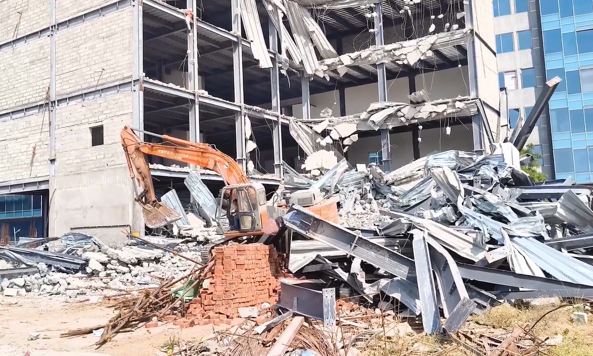 HYDRAA Launches Major Demolition Drive, Clears Illegal Constructions in Gachibowli