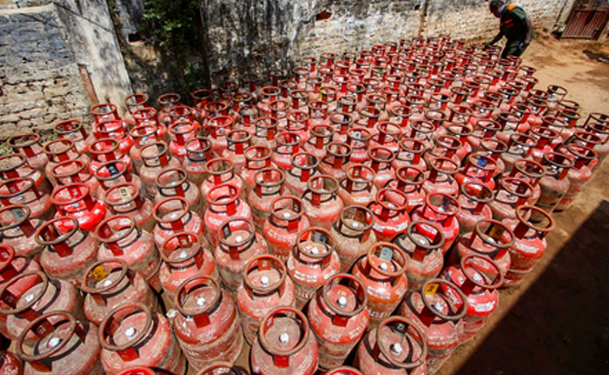 Number of poor families getting cheap LPG under Ujjwala scheme rises to 10.6 crore
