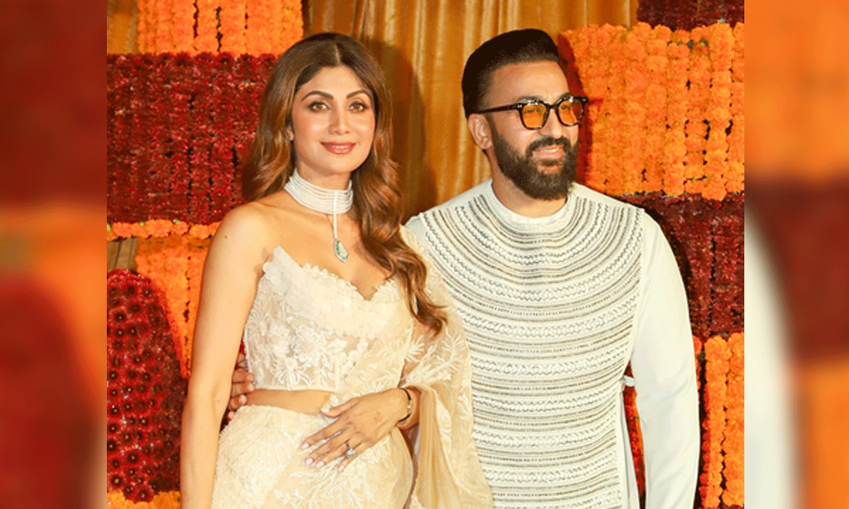 Shilpa Shetty pens heartfelt note for Raj Kundra on anniversary: Still spinning in love