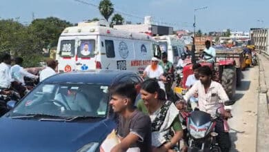 Heavy Traffic Jam at Tandur Bridge Causes Hour-Long Snarl-Up; Two Ambulances Stuck