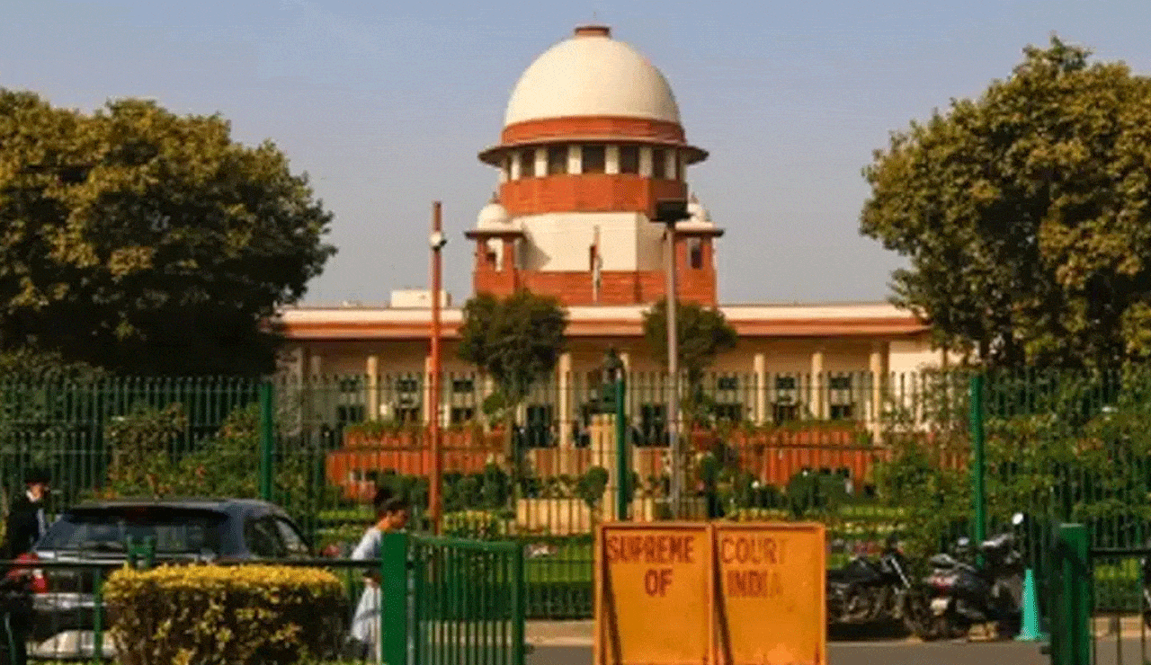 SC warns Telangana Speaker for not disqualifying BRS MLAs, calls it a serious contempt.