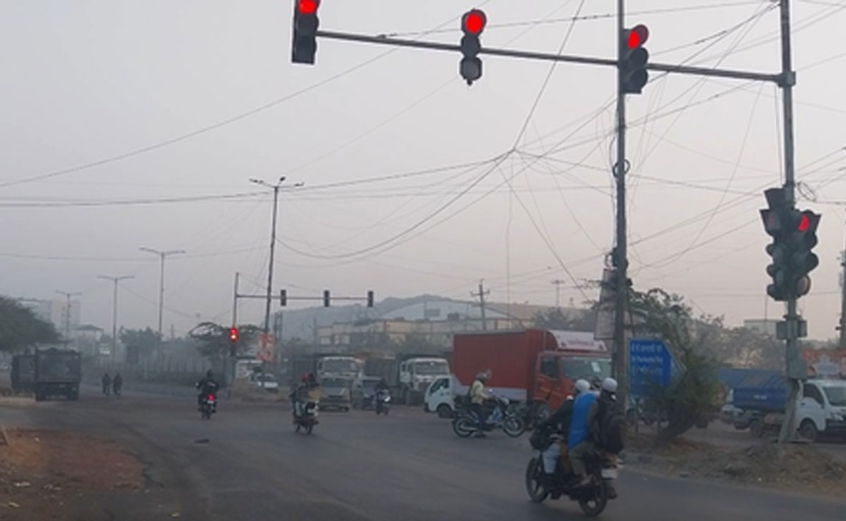 Delhi air quality nears ‘severe’ level, multiple spots record AQI above 400