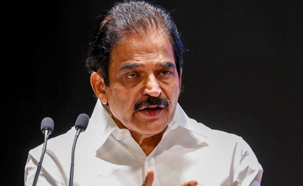 Karnataka Congress infighting: Pro-Shivakumar slogans erupt as KC Venugopal lands in Mangaluru