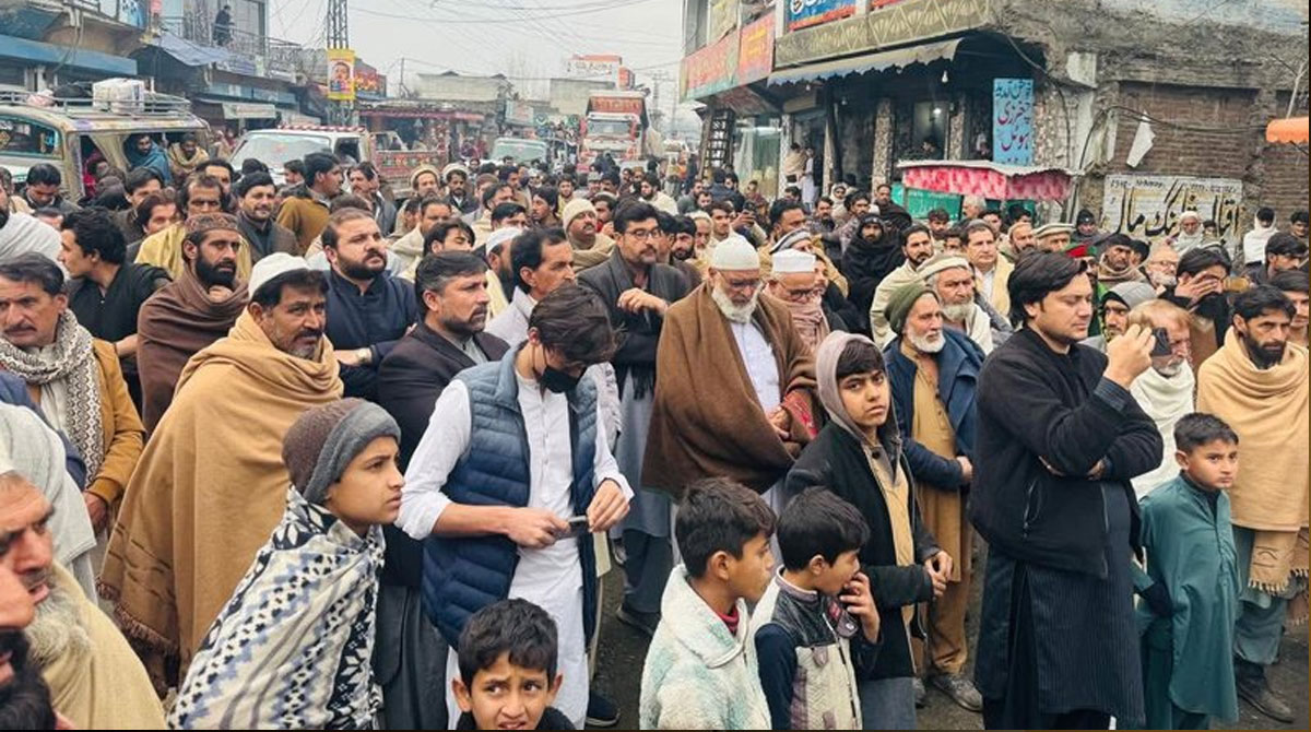 Pakistan: PTI workers intensify protests against sentencing of Imran Khan and his wife