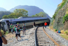 13 killed, 98 injured after passenger train derails in Mexico