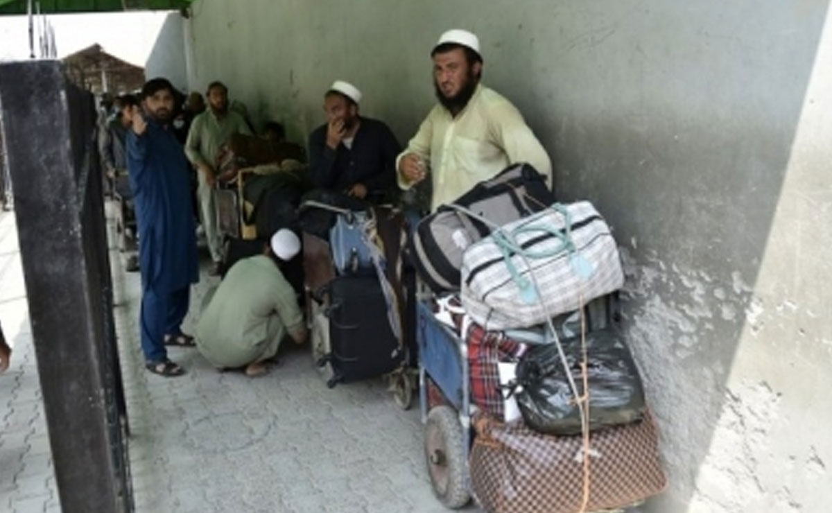 Over 4000 Afghan refugees forcibly repatriated from Pakistan, Iran in single day