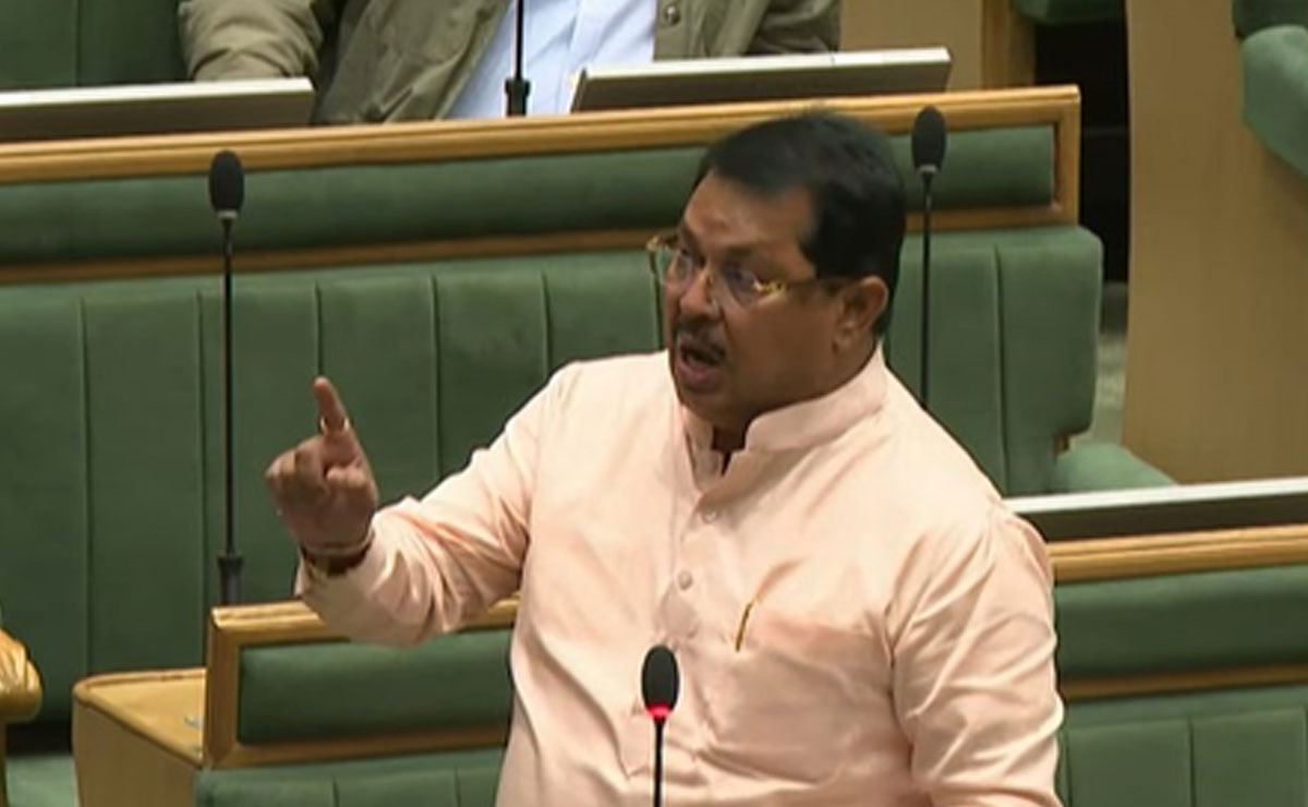 Opposition stages noisy walkout in Maha Assembly over cotton, soybean price issues