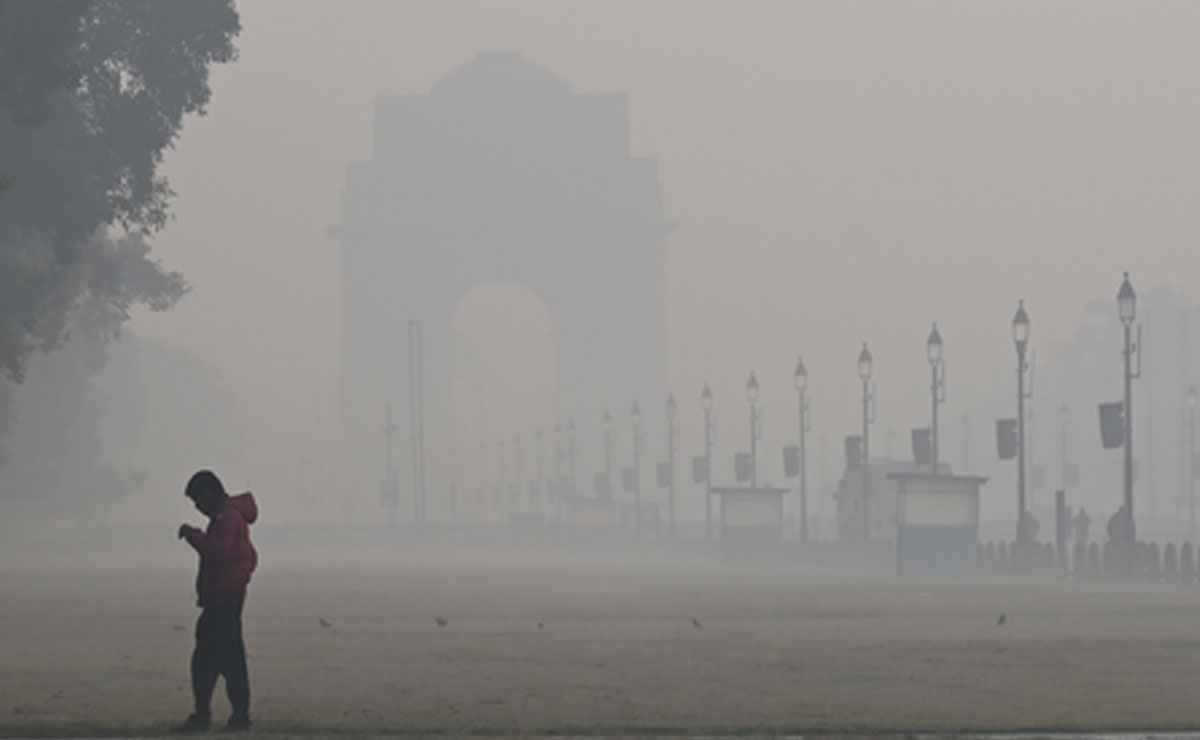 Heavy smog engulfs Delhi-NCR as air quality slips to 'very poor' category