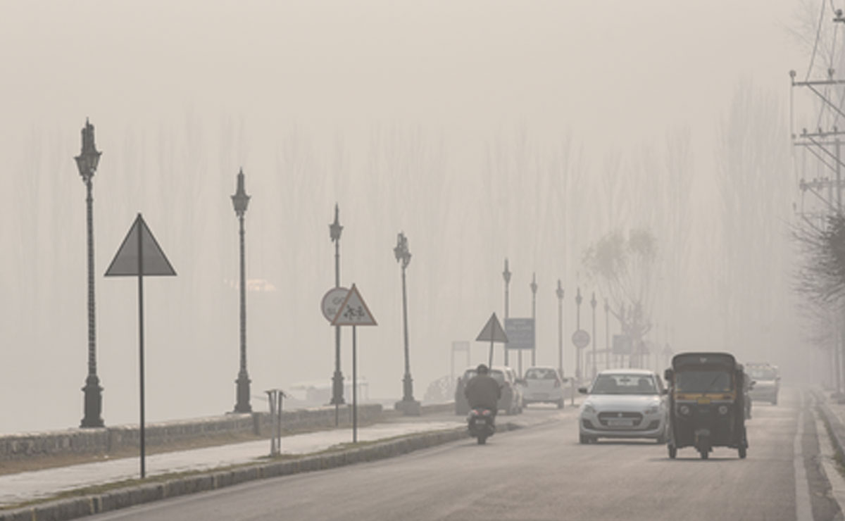 Cold wave continues in Kashmir; day temperature drops to 7