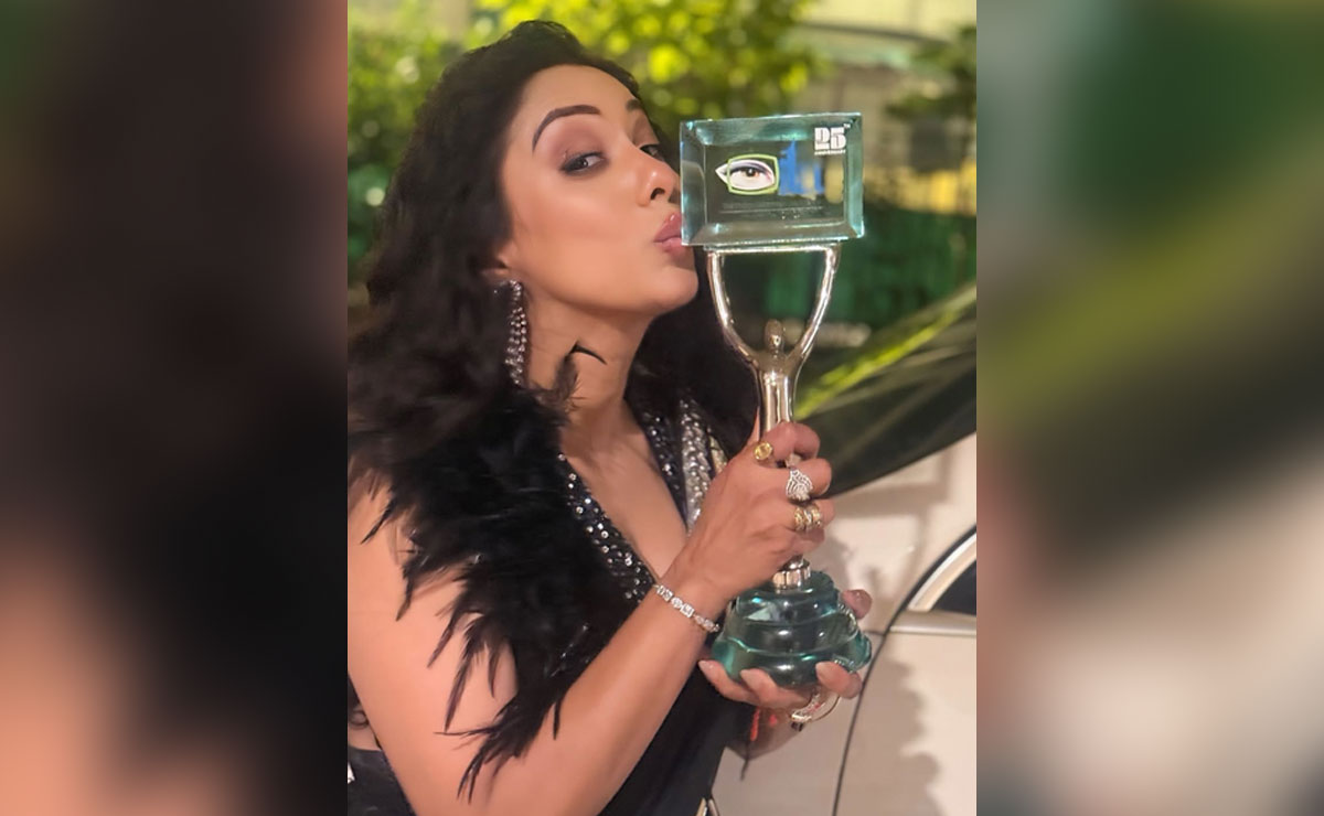 Rupali Ganguly dedicates her latest ‘Anupamaa’ win to her ‘rockstar’ Satish Shah