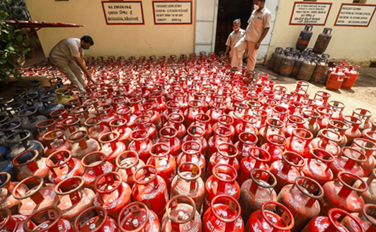 Number of poor getting subsidised LPG under PMUY scheme touches 10.35 crore in 2025
