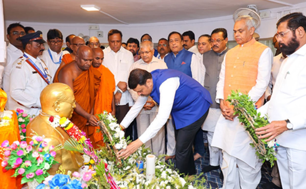 On Mahaparinirvan Diwas, CM Fadnavis lauds Ambedkar's vision in nation building, energy policy