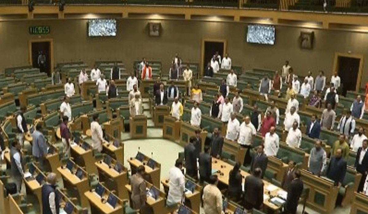 Maha Assembly adjourns for 10 minutes over 'threat' to BJP legislator