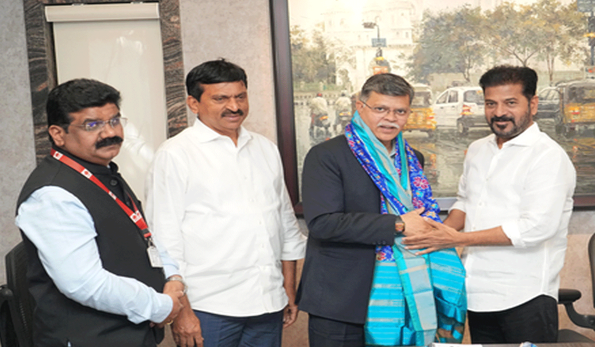 Telangana CM seeks HUDCO loans at low rates for key projects