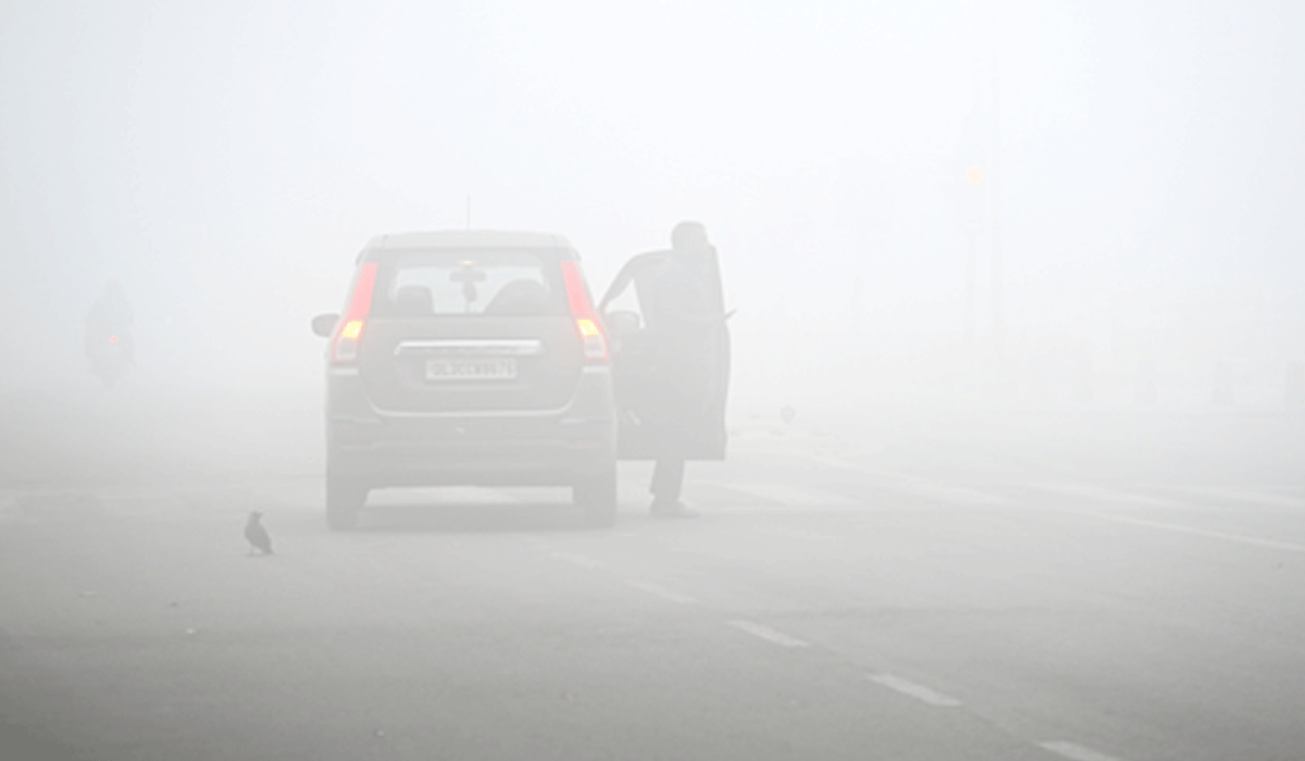 Dense fog envelops Delhi-NCR; average air quality remains 'very poor'