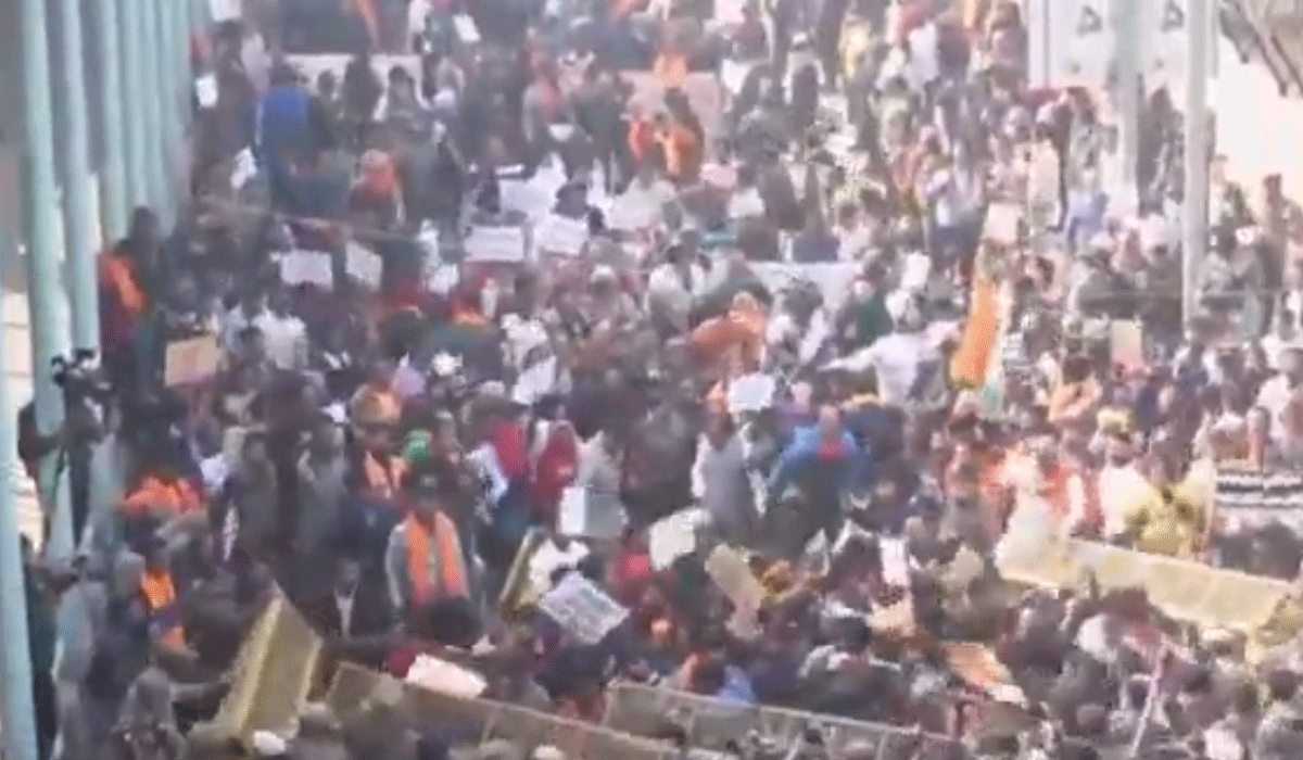 Over 20 injured in Kolkata as protests over Hindu man's murder in Bangladesh turn violent