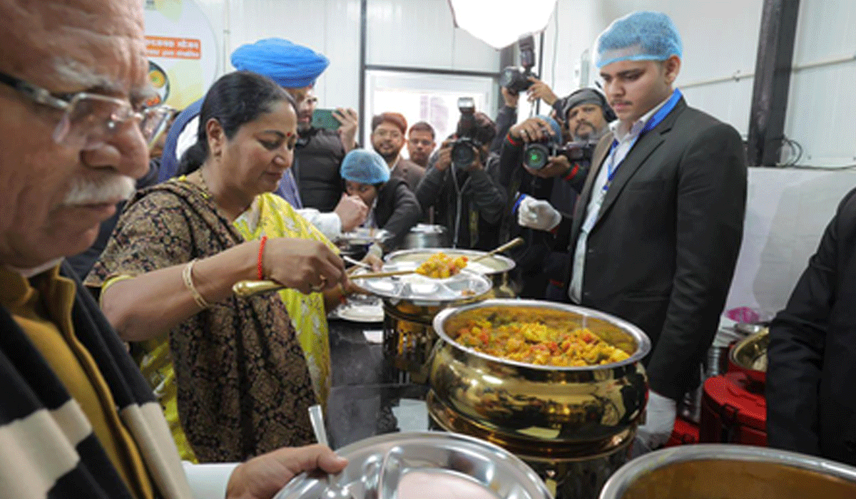 'Nutritious meals for just Rs 5', Delhi CM inaugurate 45 'Atal Canteens'