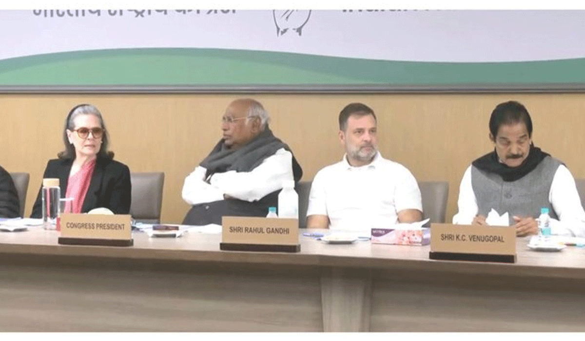 CWC meeting underway at AICC headquarters; Siddaramaiah, Shashi Tharoor in attendance