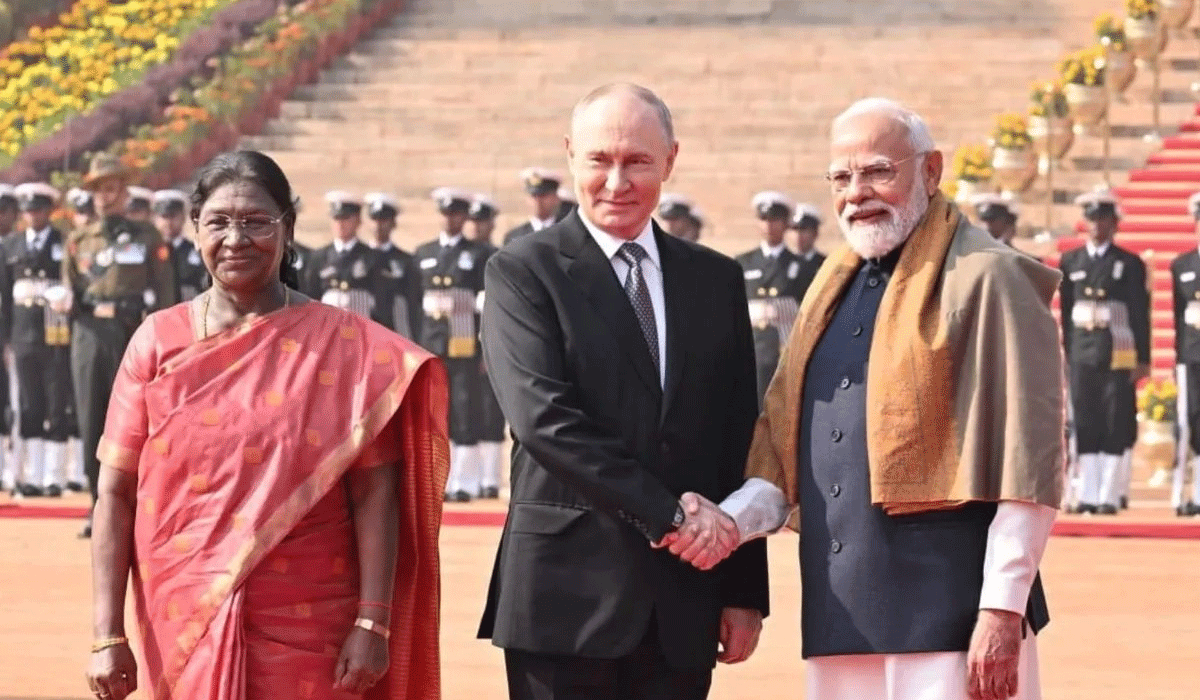 Russian President Vladimir Putin accorded ceremonial welcome at Rashtrapati Bhavan