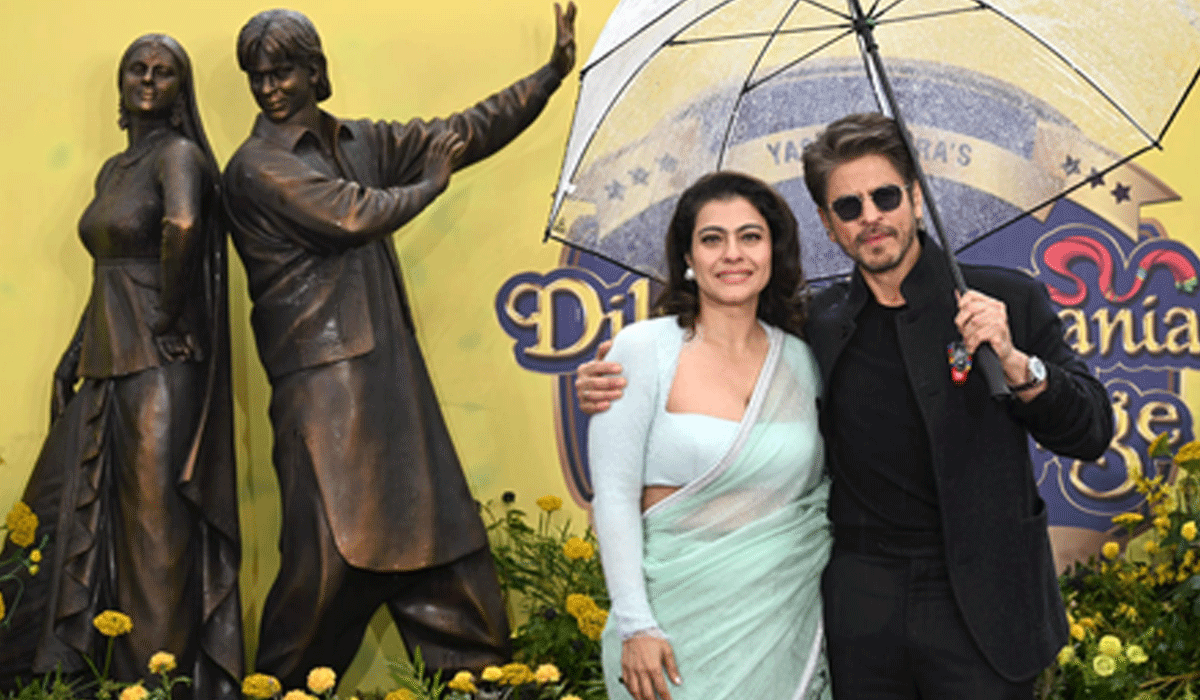 Shah Rukh Khan & Kajol unveil Raj–Simran bronze statue at London’s Leicester Square for DDLJ’s 30th year