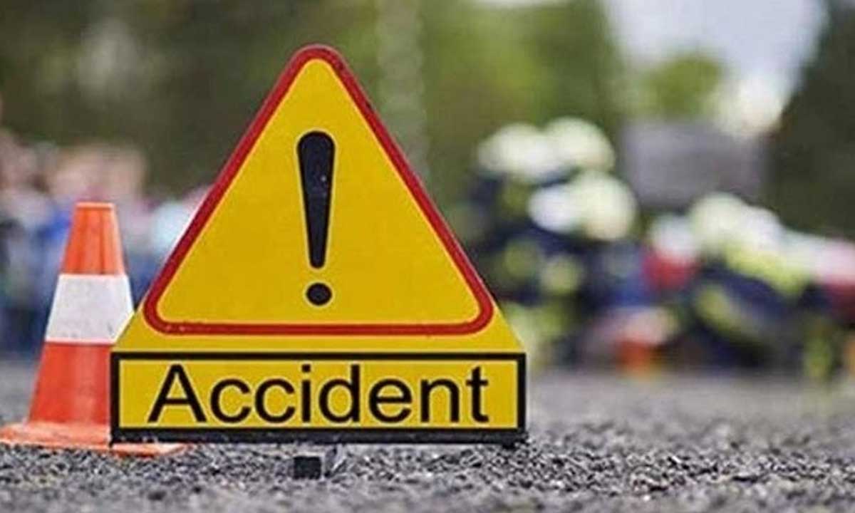 College Bus Overturns on NH-44 in Mahbubnagar, Several Students Injured