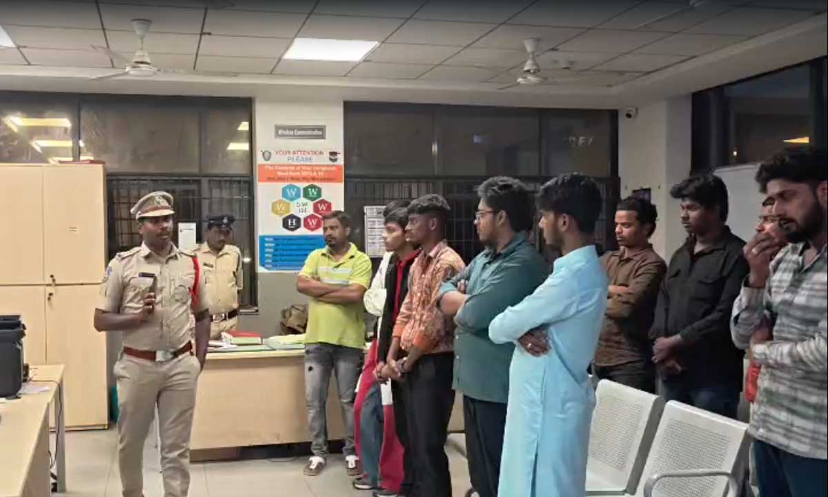 Asif Nagar Police Launch Strict Crackdown Under ‘Chabutra Mission’; Action Taken Against Late-Night Loiterers