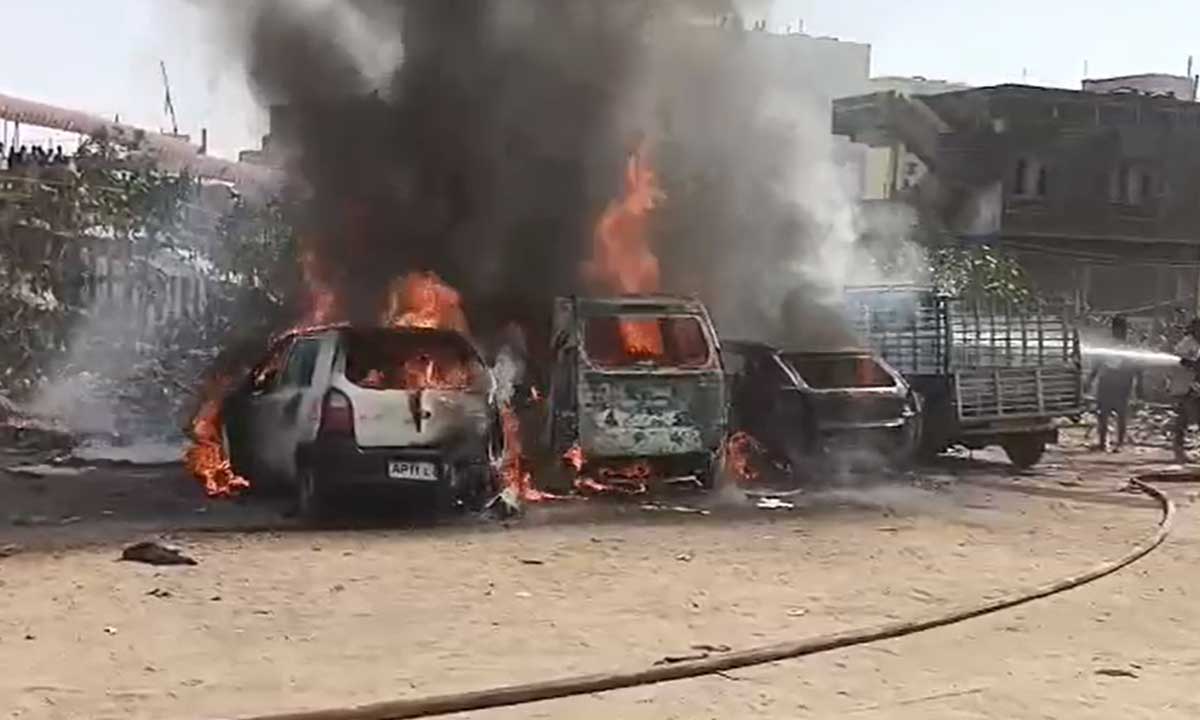 Massive Fire Erupts at SPR Hills Ground in Rahmath Nagar; Cars and Auto Rickshaw Destroyed