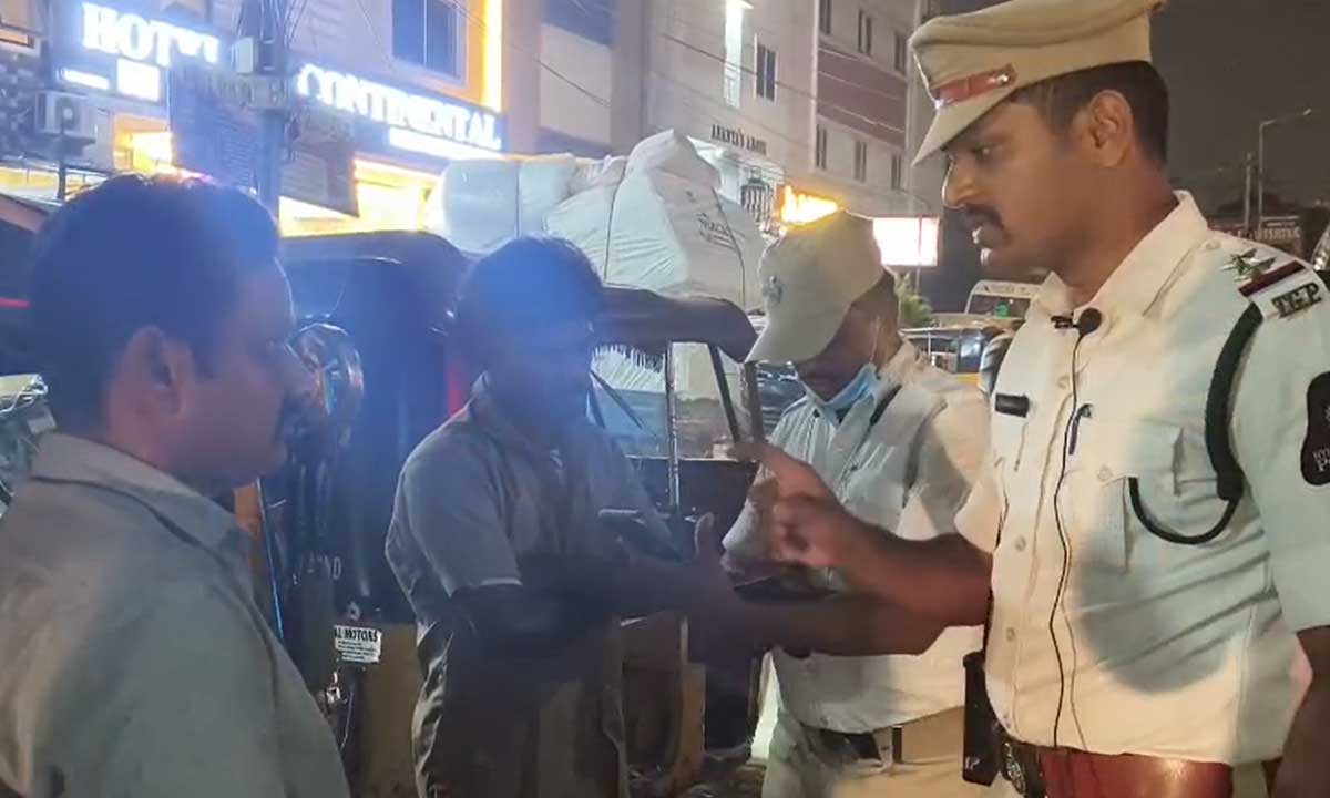 Hyderabad Traffic Police Conduct Special Auto Checks at Rang Mahal Junction; Drivers Counseled for Violations