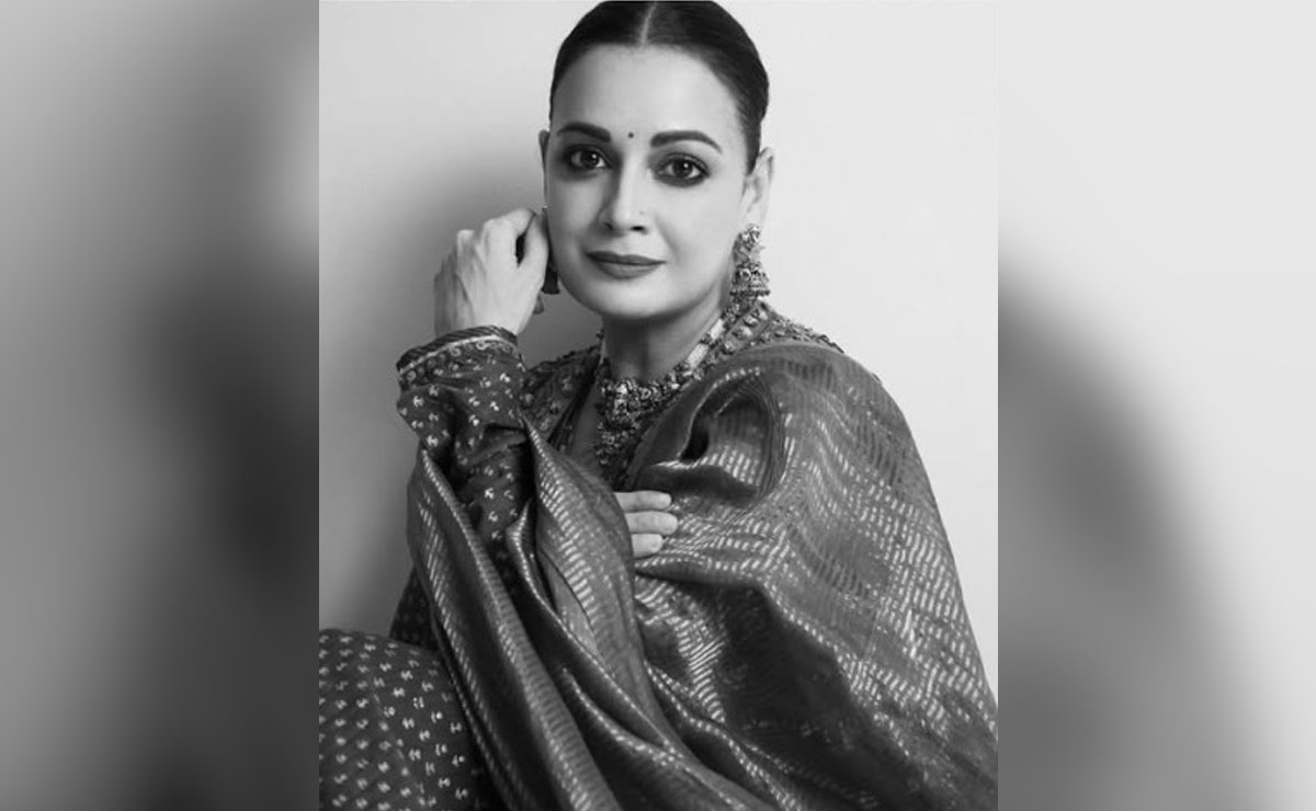 Kareena Kapoor sends love & happiness to Dia Mirza on her birthday