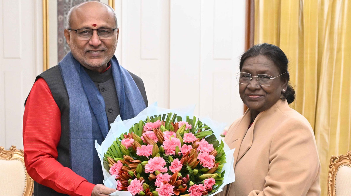 VP Radhakrishnan meets President Murmu, extends New Year greetings