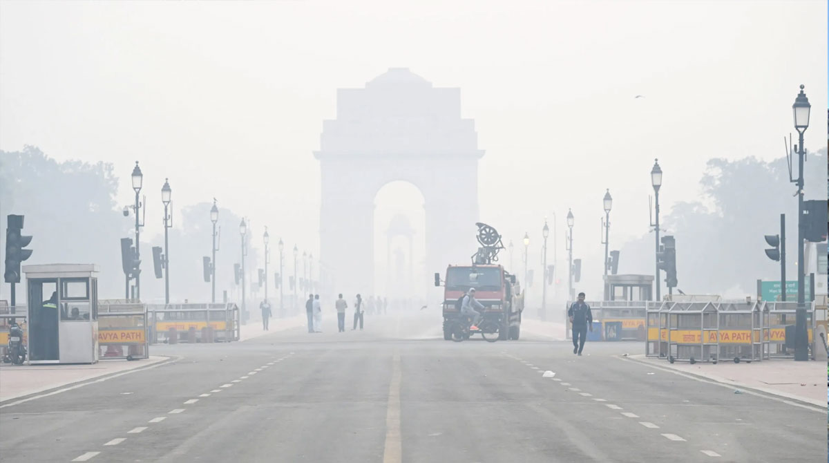 Dense smog, fog blanket Delhi as air quality remains poor; IMD issues Yellow Alert
