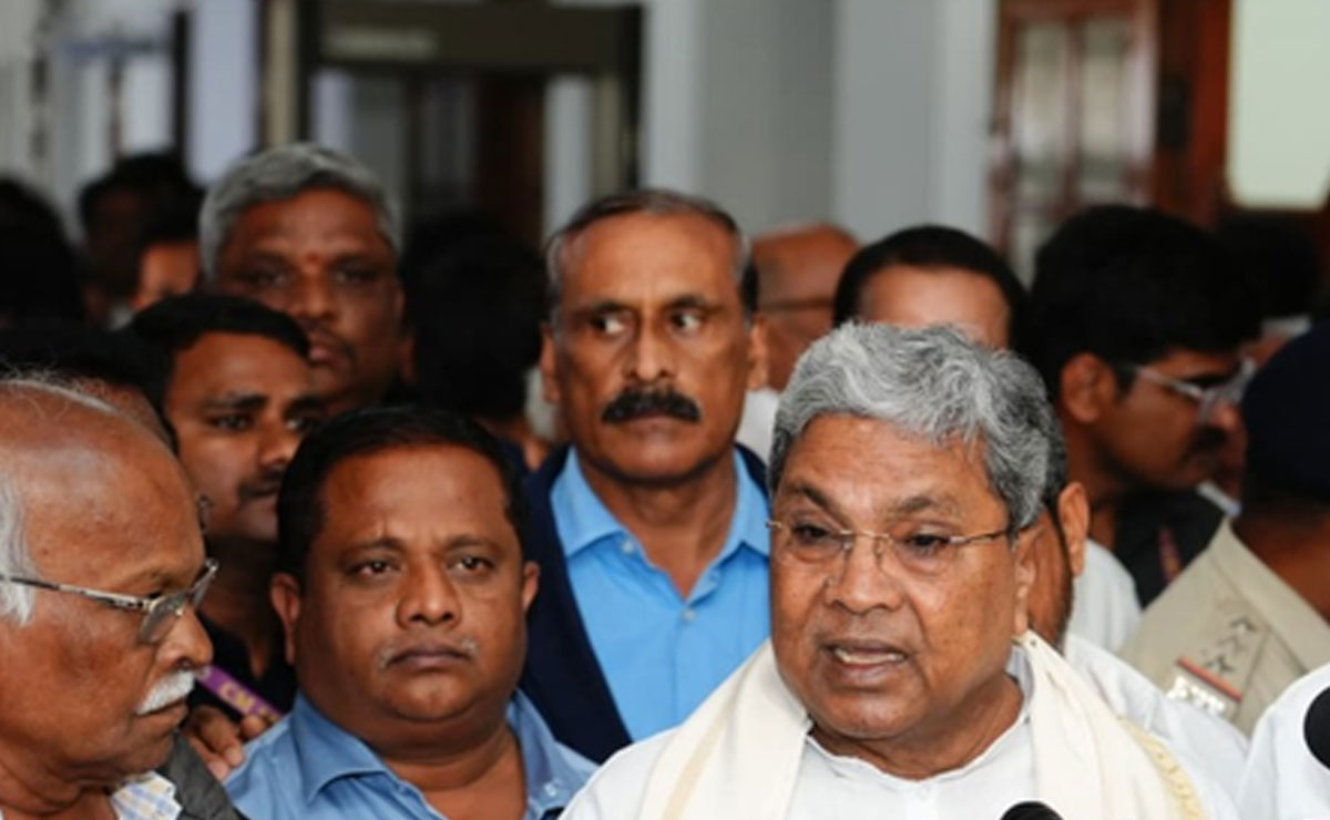 Ballari violence: Karnataka CM says bullet fired into air accidentally hit Cong worker; probe on