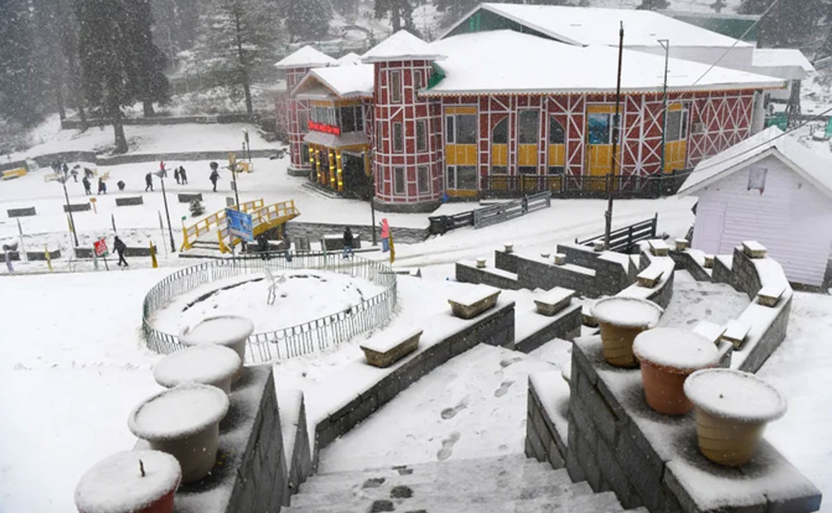 Kashmir Valley Shivers: Srinagar Records -5.7°C, Gulmarg at -6.8°C
