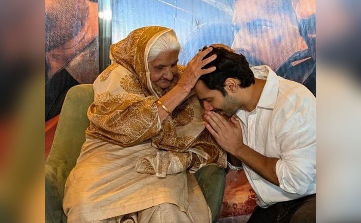 Varun Dhawan Meets Hero’s Family, Promises to Do Justice to PVC Hoshiar Singh’s Legacy