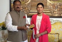 Nikhat Zareen meets Telangana advisor Shabbir Ali after National Boxing gold