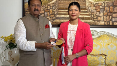 Nikhat Zareen meets Telangana advisor Shabbir Ali after National Boxing gold